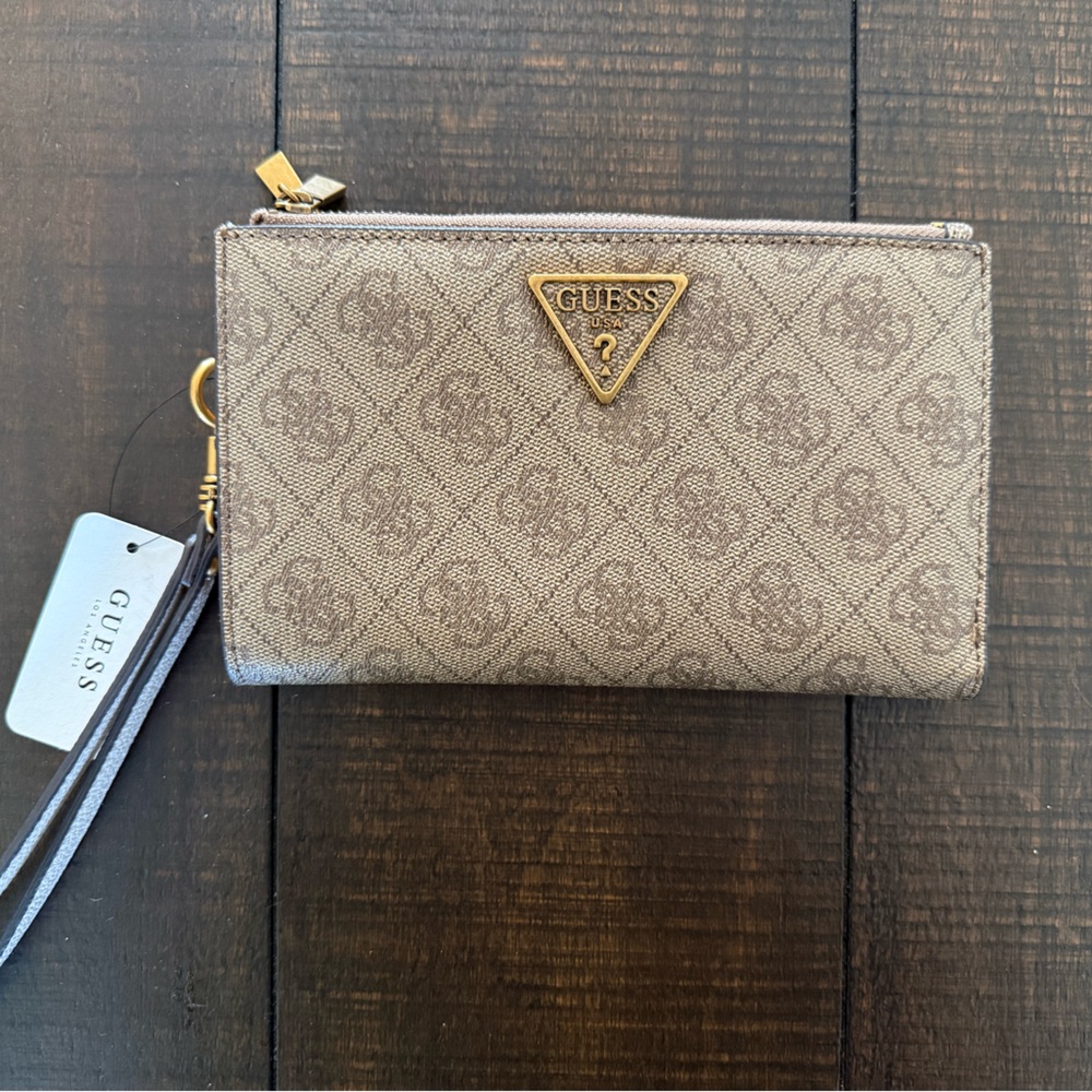 NWT Guess Monogram Wristlet “Laurel SLG”